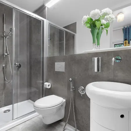 Apartment - Charme 2 *